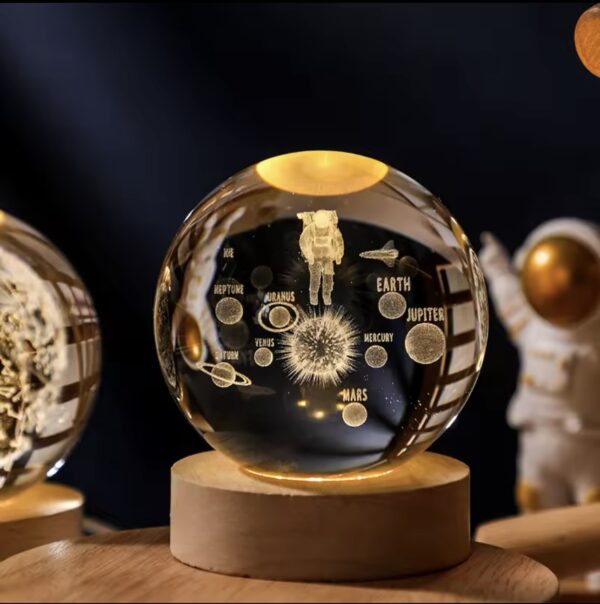 2024_11_26_13_29_IMG_3896 گوی کریستالی طرح فضانورد در فضا - تصویر 1