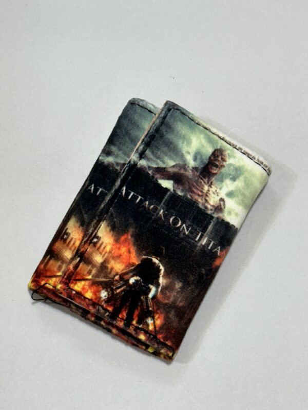 2024_11_26_16_40_IMG_4026 کیف پول جیبی طرح انیمه اتک آن تایتان - تصویر 1