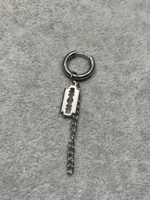 پیرسینگ گوش آویزی طرح تیغ - تصویر 1