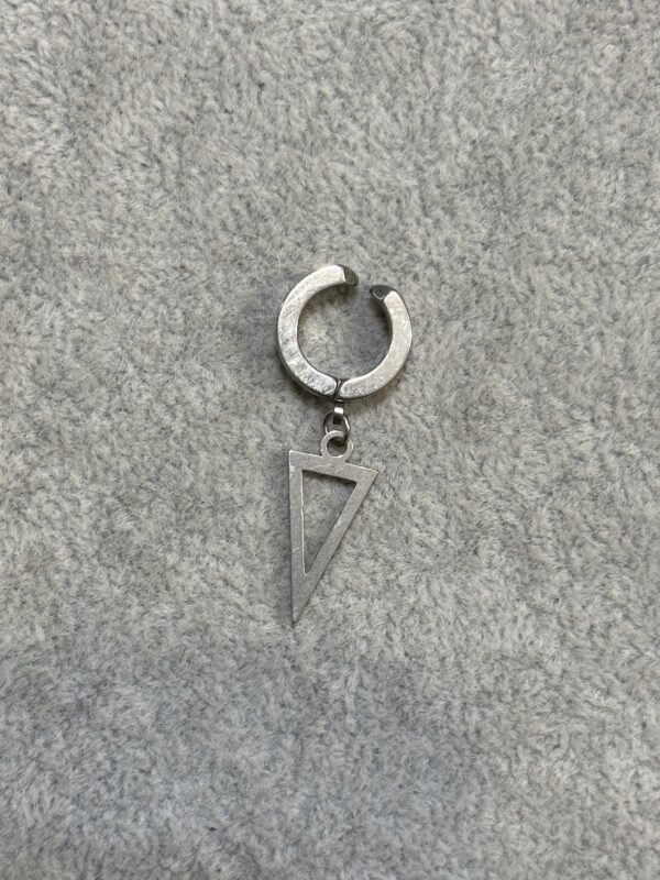 ۲۰۲۴_۱۱_۲۹_۱۵_۲۹_IMG_5530 پیرسینگ آویزدار مثلثی - تصویر 1