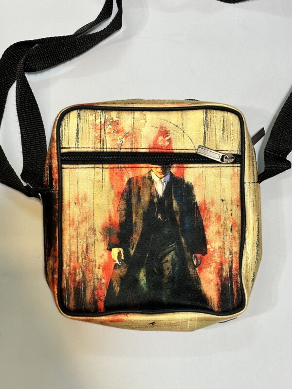 2024_11_26_16_31_IMG_4006-scaled-e1733844743237.jpg کیف دوشی طرح پیکی بلایندرز - تصویر 1