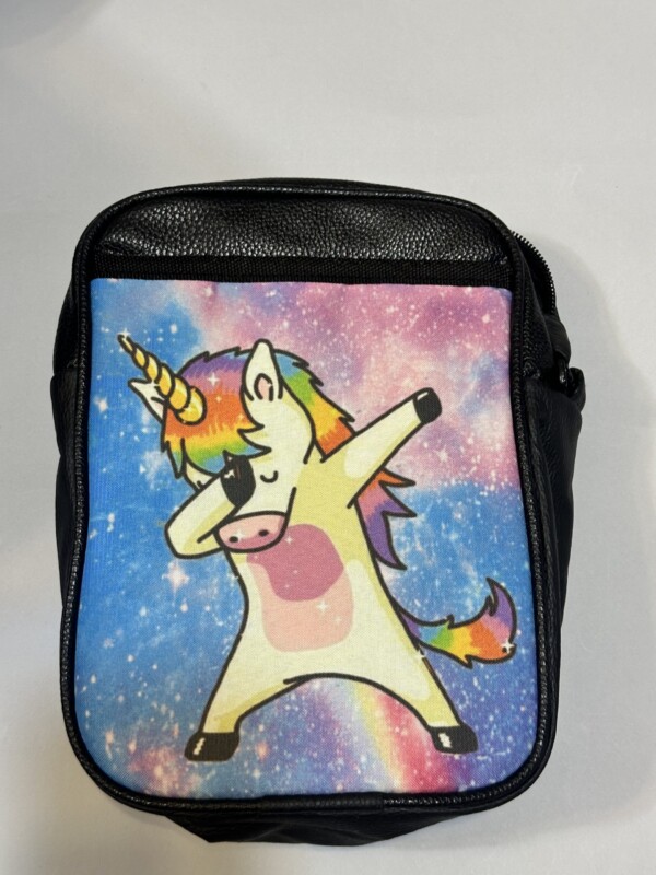 2024_11_28_02_15_IMG_4758-scaled-e1733592676725.jpg کیف دوشی مستطیلی طرح یونیکورن4 - تصویر 1