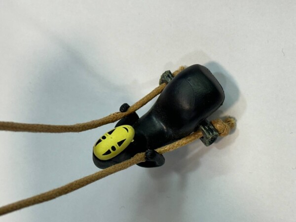 آویز شهر اشباح نشسته برتاب - تصویر 1